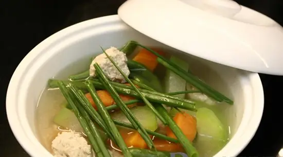 Cách nấu canh củ cải ngọt chả gà lạ miệng