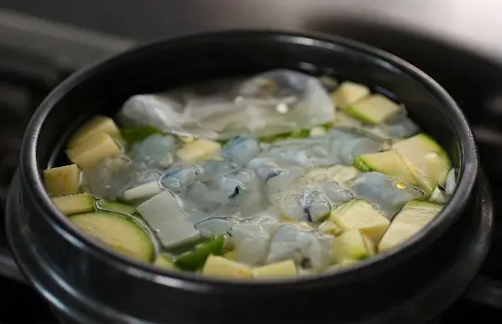 đun canh đậu tương