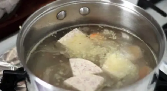 cho nước vào ninh khoai