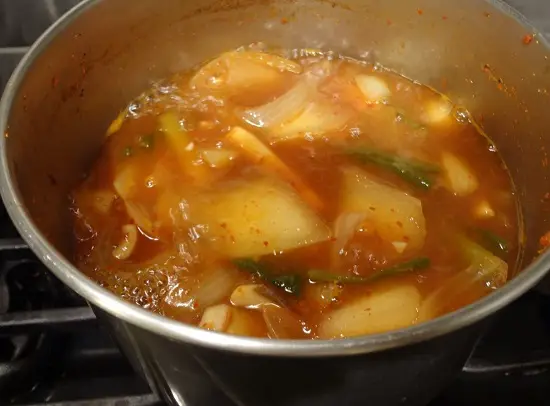 Cách nấu canh mực cay kiểu Hàn 5