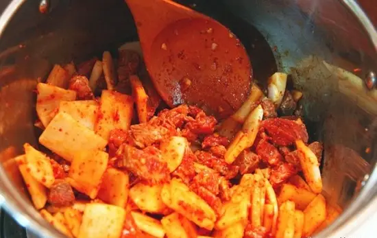 Cách làm canh thịt bò củ cải cay cho ngày lạnh 5