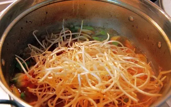 Cách làm canh thịt bò củ cải cay cho ngày lạnh 8