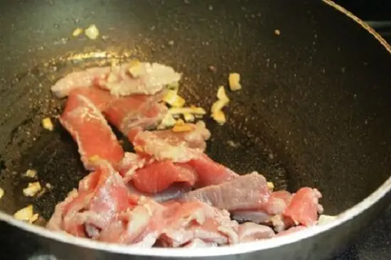 xào thịt bò