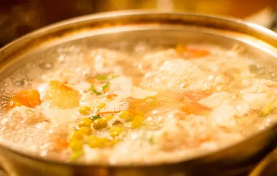 cho đậu hà lan vào canh