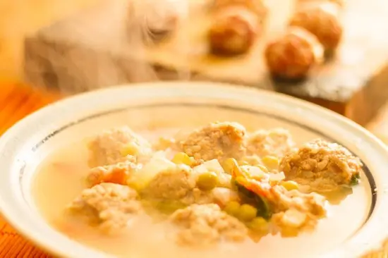 Cách nấu canh thịt viên bánh mì Pháp tuyệt ngon