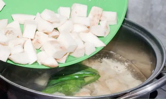 Cách nấu chè khoai lang trân châu thơm ngon 5