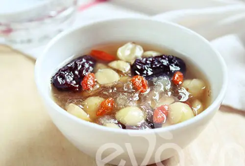 Cách nấu chè tổ yến hạt sen bồi bổ sức khỏe