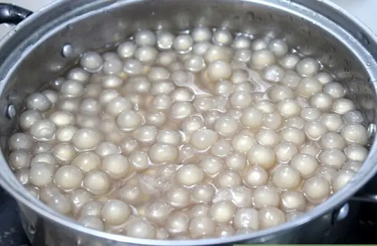 Cách nấu chè trái cây trân châu thơm ngon 4