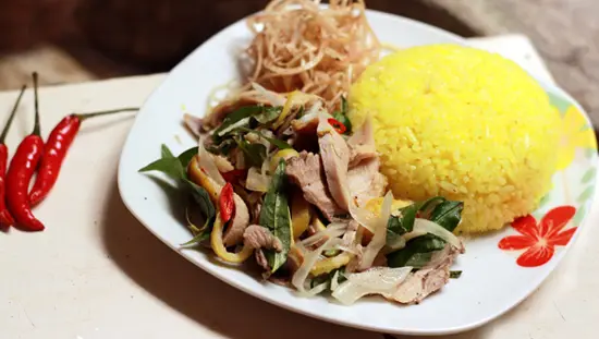 Cách nấu cơm gà Hội An đơn giản nhất