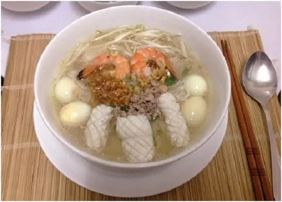hoàn thành món hủ tiếu Nam Vang