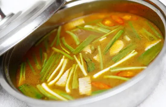 cách nấu lẩu gà chua tại nhà