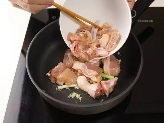 xào gà với gừng, hành - cách nấu lẩu gà