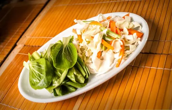 chuẩn bị rau lẩu - cách nấu lẩu hải sản