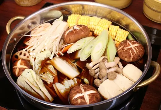 cách nấu lẩu nấm tại nhà