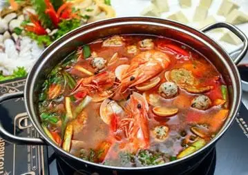 Cách nấu lẩu Thái hải sản chua cay cực ngon ấm lòng ngày lạnh