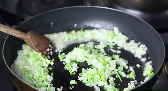 Cách nấu mì xào Thái Lan thơm ngon mê li 5