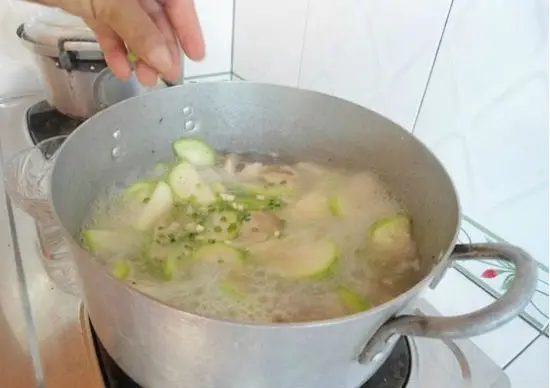 Cách nấu món canh bí đao ninh sườn non ngon tuyệt 6
