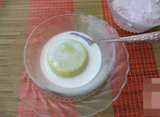 ăn chè bơ với đá bào