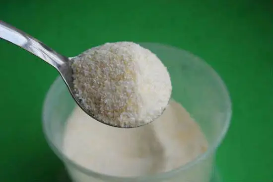 Cất bớt phần gạo muối để nấu món gà rang muối những lần sau
