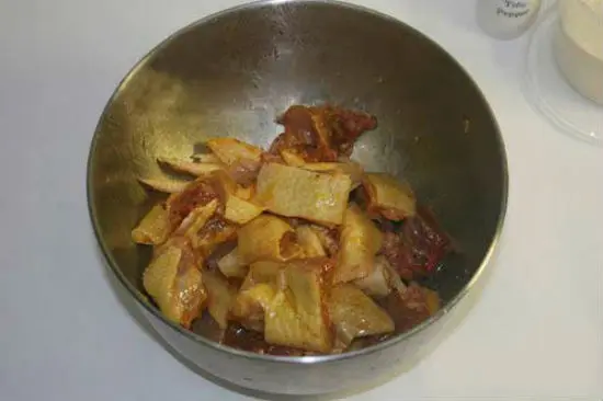 Sơ chế gà làm món gà rang muối