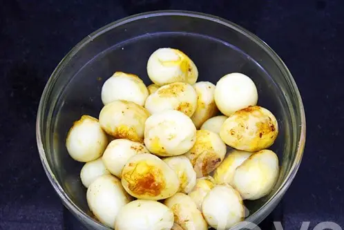 cach-lam-mon-thit-kho-tau-trung-cut-4