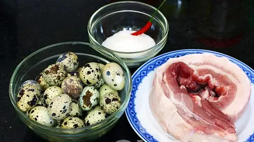 cach-lam-mon-thit-kho-tau-trung-cut-1