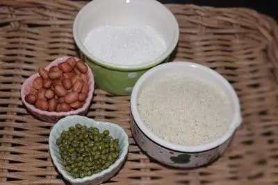 Cách nấu nước gạo rang thơm mát cho ngày hè oi bức