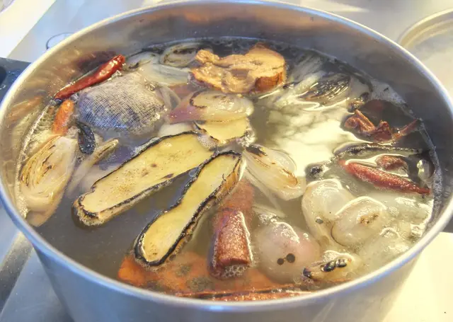 Cách nấu phở bò thơm ngon như quán, đơn giản dễ làm tại nhà