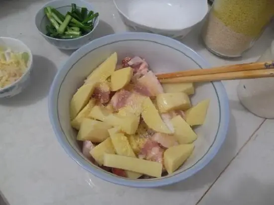 cach-nau-thit-kho-mang-2