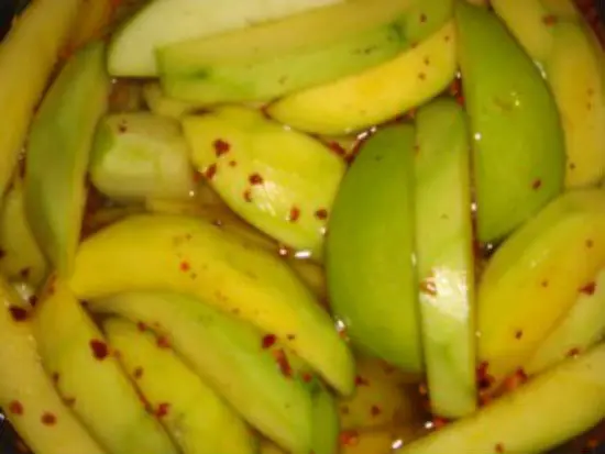 Thưởng thức món cóc ngâm chua ngọt