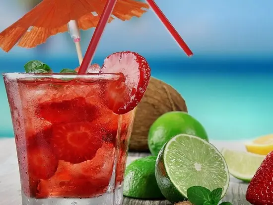 Cách pha chế cocktail cam dâu tây đơn giản