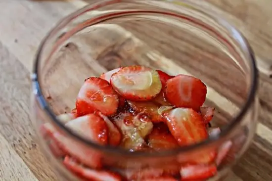 cách pha chế cocktail cam dâu tây 4