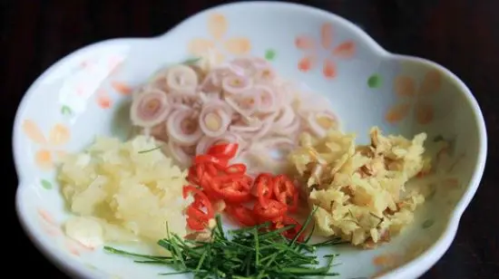 pha-nuoc-cham-ngon-cho-mon-oc-luoc-khoai-khau-2