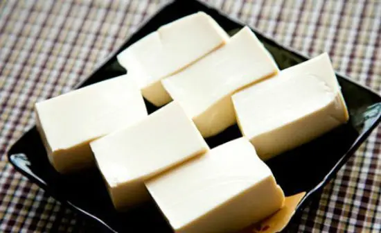 Cách phân biệt đậu phụ chứa thạch cao