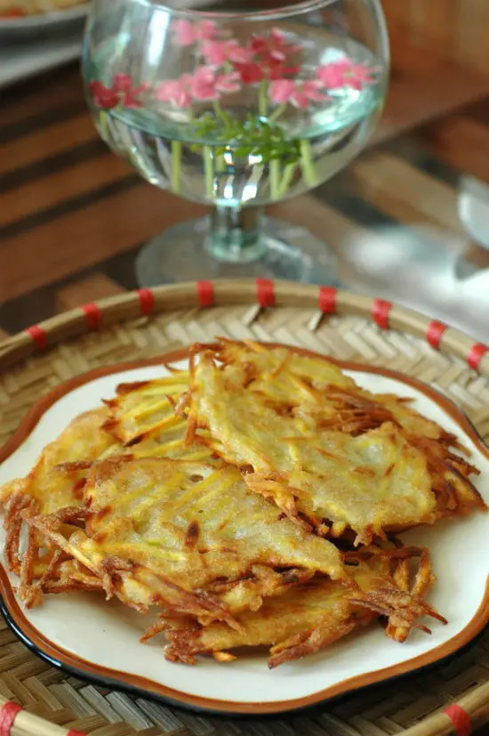 Thưởng thức bánh khoai lang