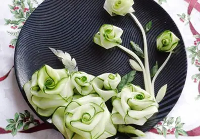 Cách tỉa hoa hồng từ dưa leo đẹp nhất