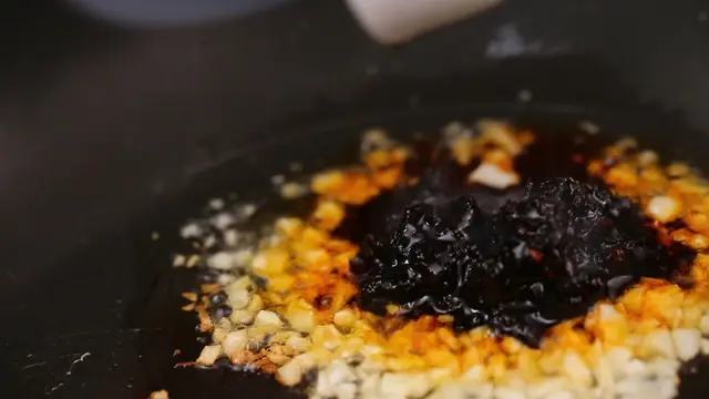 Cach xao dau dua voi dau phong thom ngon cho bua toi e