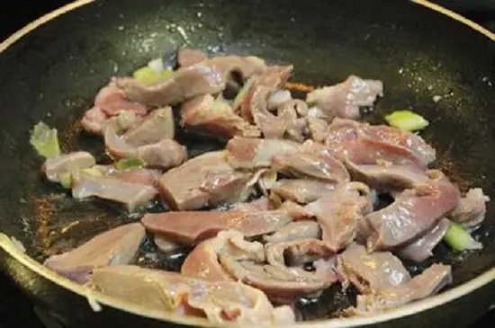 cach-xao-muop-huong-voi-long-heo-3