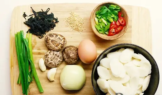 CANH BÁNH GẠO HÀN QUỐC MÓN NGON CHO CÔ NÀNG SỢ BÉO