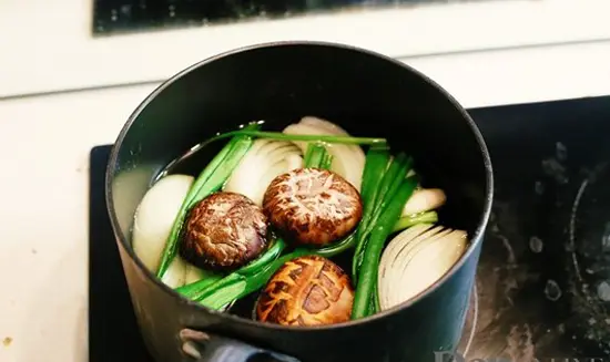 CANH BÁNH GẠO HÀN QUỐC MÓN NGON CHO CÔ NÀNG SỢ BÉO