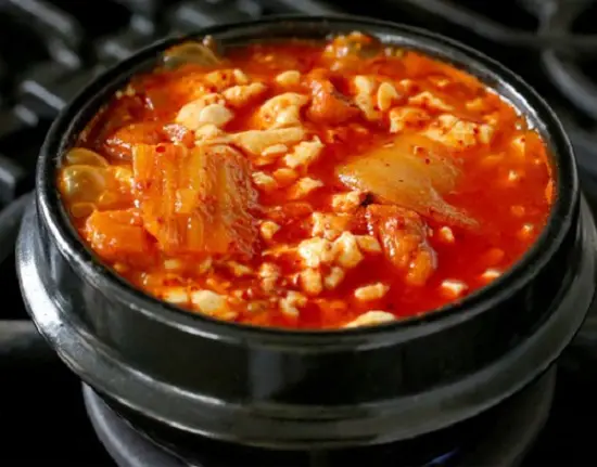cho kim chi vào