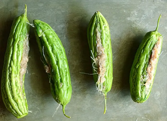 Canh mướp đắng nhồi thịt thanh mát