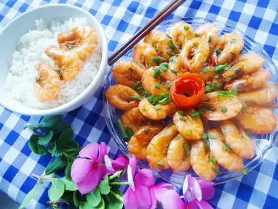 Chế biến món tôm rang mặn đậm đà, ngon cơm