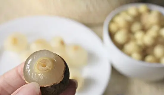 CHÈ SEN NHÃN GIẢI NHIỆT NGÀY HÈ