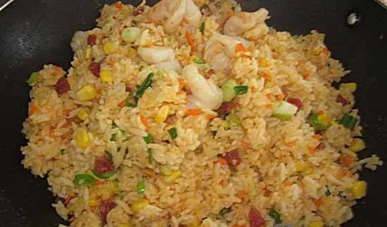 CƠM CHIÊN HOA HỒNG TÌNH YÊU CHO BỮA CƠM THÊM ẤM ÁP