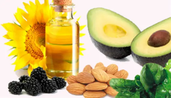 Vitamin E có nhiều trong hạt hướng dương, bơ, đâụ tương
