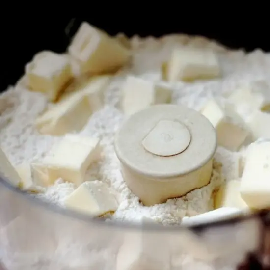 chuẩn bị bột làm bánh bí đỏ(Bumpkin pie)