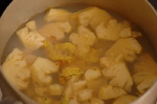Đun canh ngao nấu chua
