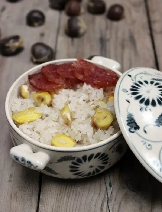Hoàn thành món xôi hạt dẻ