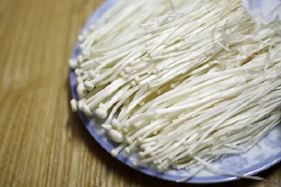 bò cuộn nấm im chi nướng